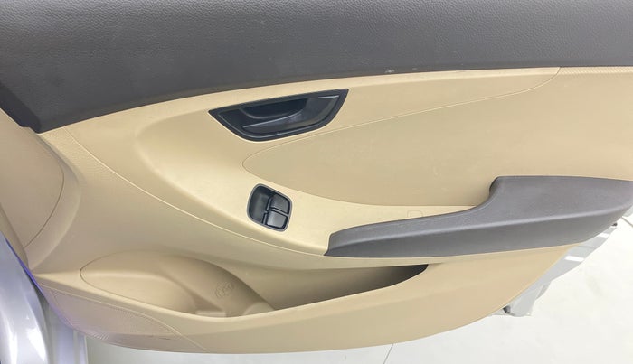 2016 Hyundai Eon MAGNA +, Petrol, Manual, 69,802 km, Driver Side Door Panels Control