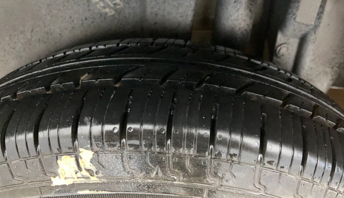 2016 Maruti Swift LXI (O), Petrol, Manual, 83,889 km, Left Rear Tyre Tread