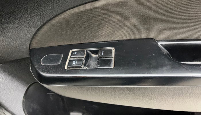 2016 Maruti Swift LXI (O), Petrol, Manual, 83,889 km, Driver Side Door Panels Control