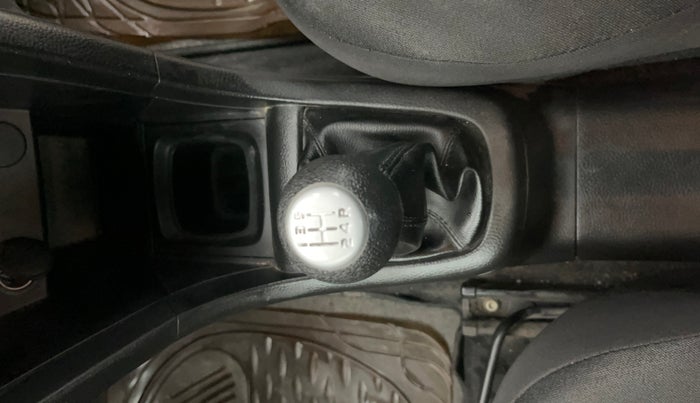2016 Maruti Swift LXI (O), Petrol, Manual, 83,889 km, Gear Lever