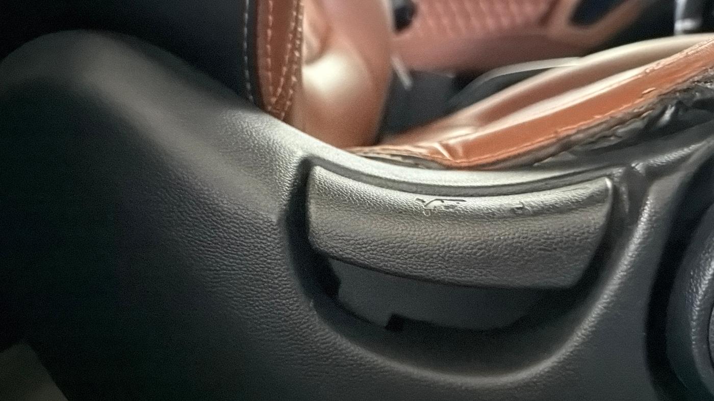 2016 Hyundai Creta S PLUS 1.6 AT DIESEL, Diesel, Automatic, 79,071 km, Driver Side Adjustment Panel
