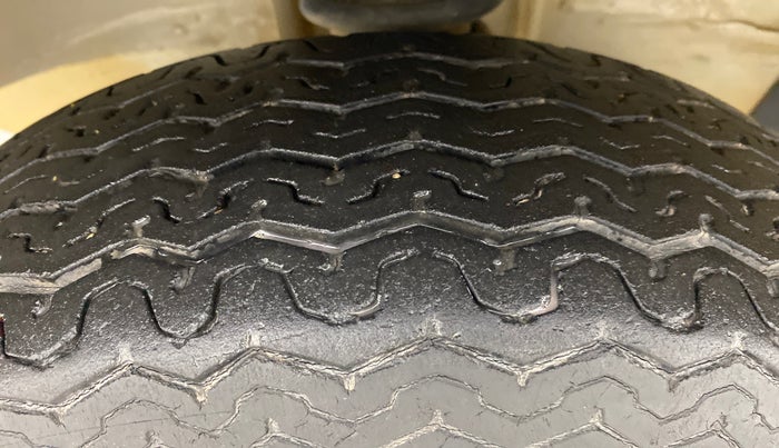 2018 Maruti Omni 5 STR, Petrol, Manual, 31,130 km, Left Front Tyre Tread