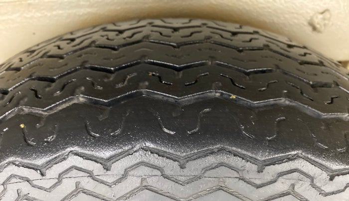2018 Maruti Omni 5 STR, Petrol, Manual, 31,130 km, Right Rear Tyre Tread