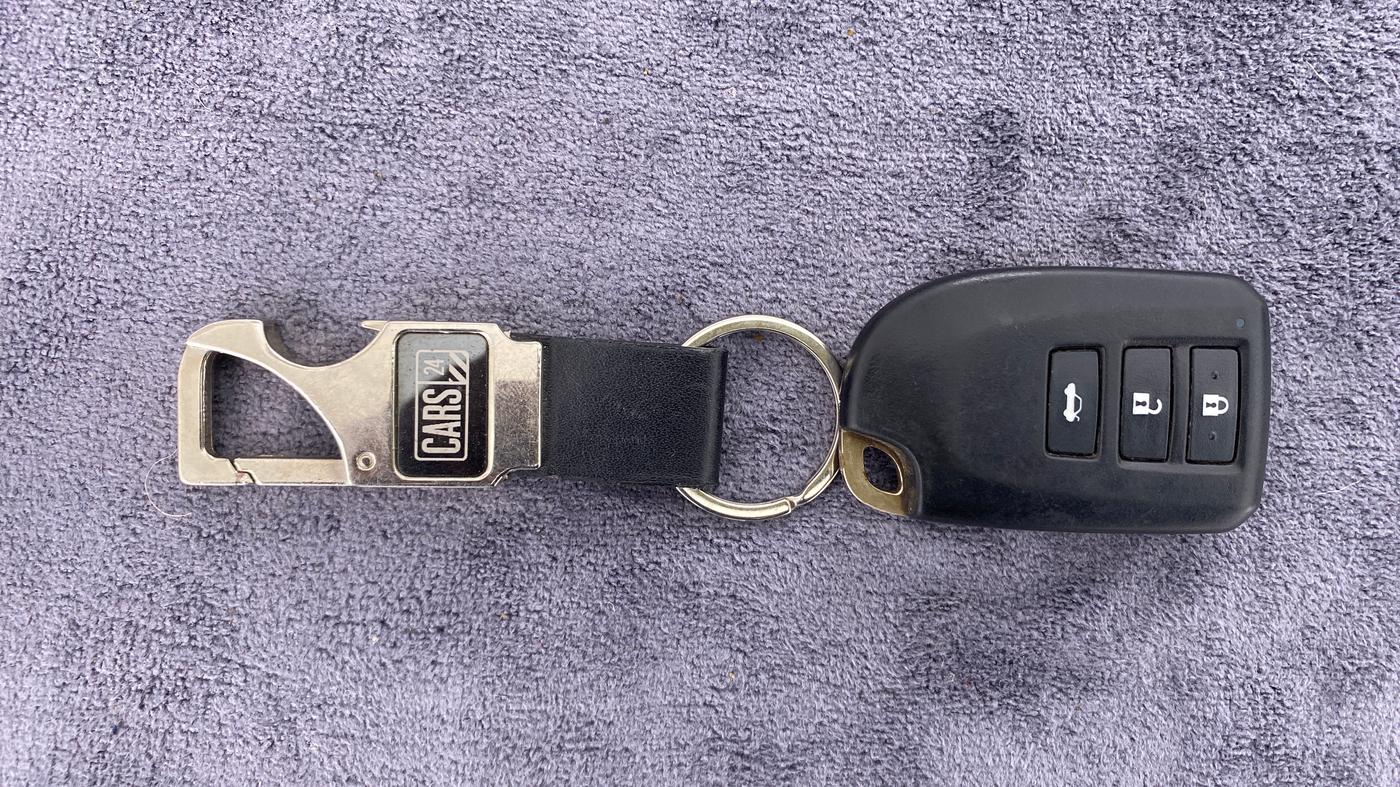2018 Toyota YARIS G MT, Petrol, Manual, 19,915 km, Key Close Up
