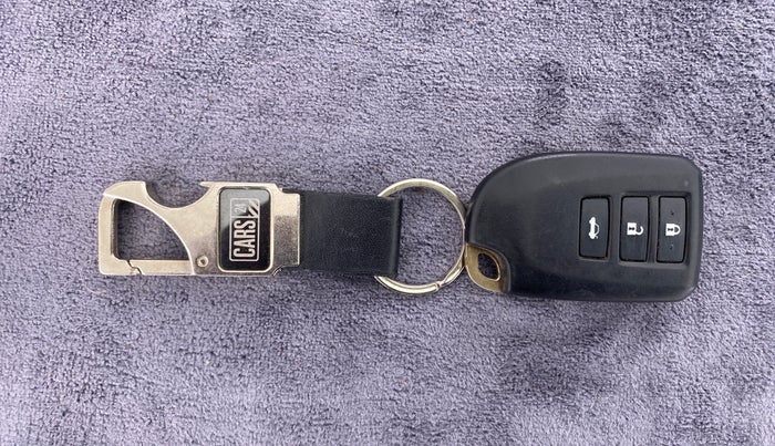 2018 Toyota YARIS G MT, Petrol, Manual, 19,915 km, Key Close Up