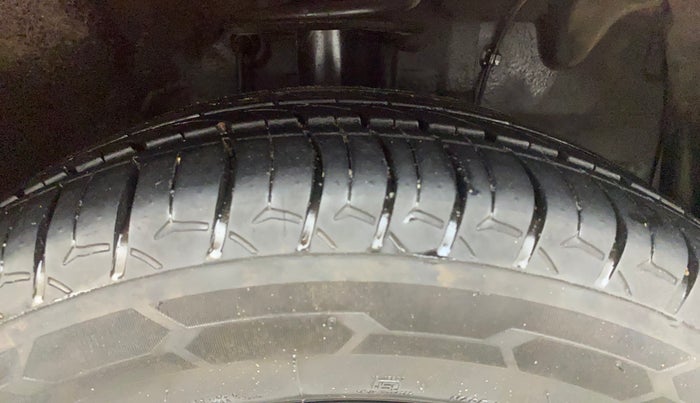 2013 Toyota Etios G, Petrol, Manual, 77,351 km, Right Front Tyre Tread