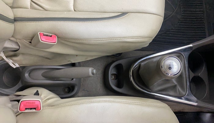 2013 Toyota Etios G, Petrol, Manual, 77,351 km, Gear Lever