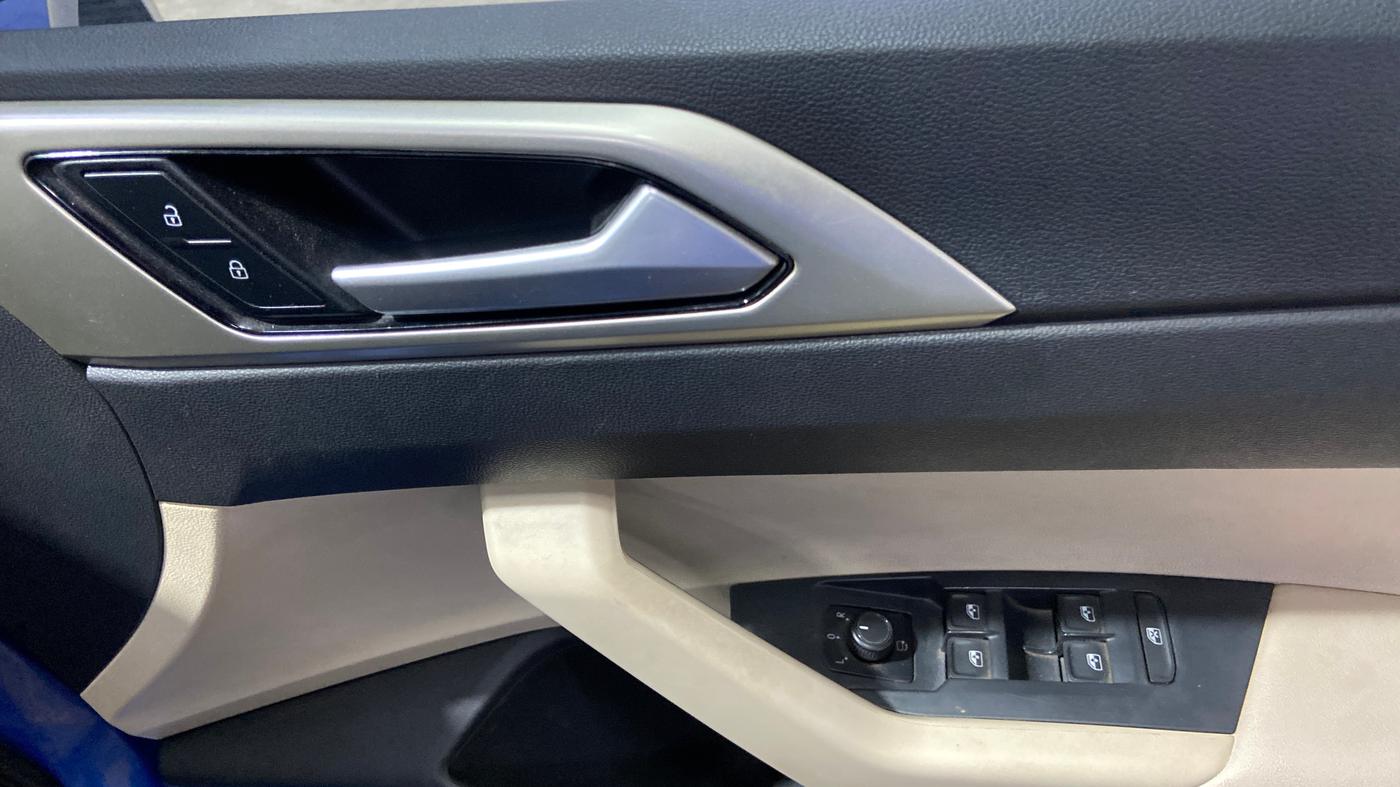 2022 Volkswagen VIRTUS HIGHLINE TSI 1.0 MT, Petrol, Manual, 59,114 km, Driver Side Door Panels Control