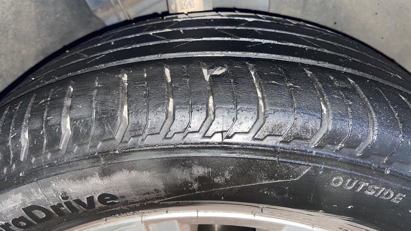 2022 Volkswagen VIRTUS HIGHLINE TSI 1.0 MT, Petrol, Manual, 59,114 km, Right Front Tyre Tread