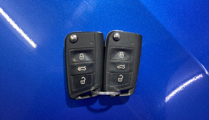 2022 Volkswagen VIRTUS HIGHLINE TSI 1.0 MT, Petrol, Manual, 59,237 km, Key Close Up