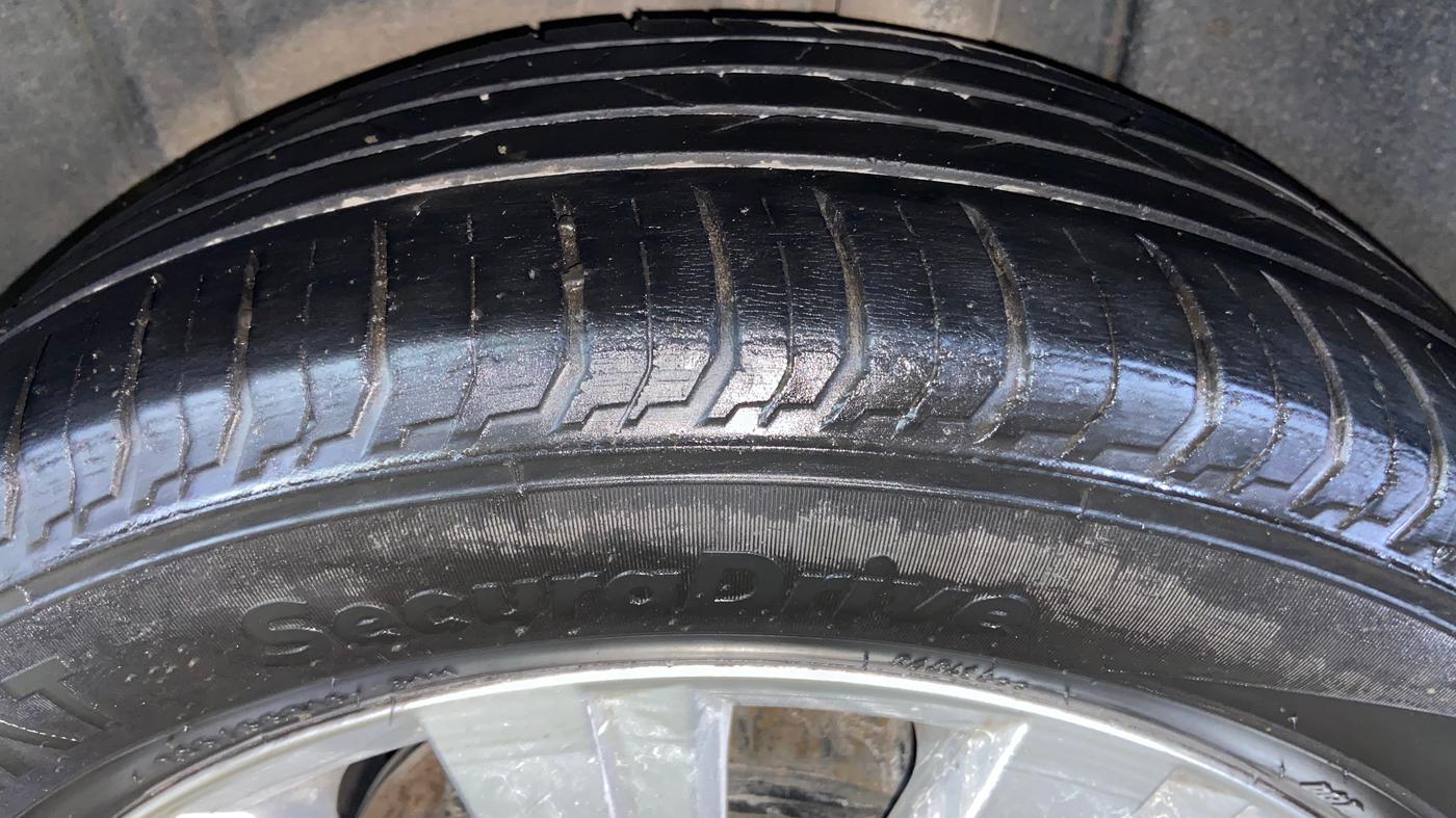 2022 Volkswagen VIRTUS HIGHLINE TSI 1.0 MT, Petrol, Manual, 59,114 km, Left Rear Tyre Tread