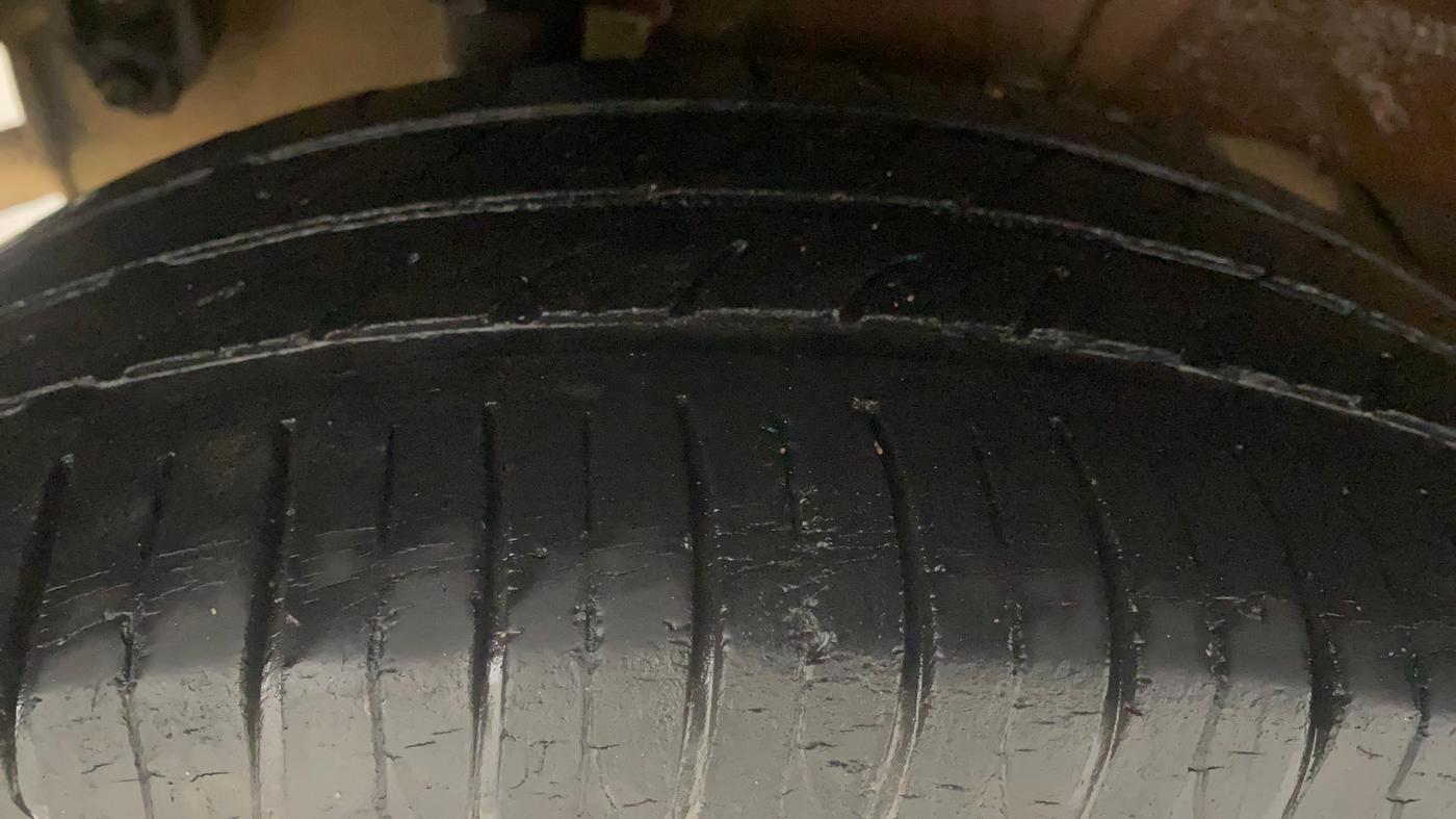 2016 Mahindra Kuv100 K8 D 6 STR, Diesel, Manual, 73,673 km, Right Rear Tyre Tread