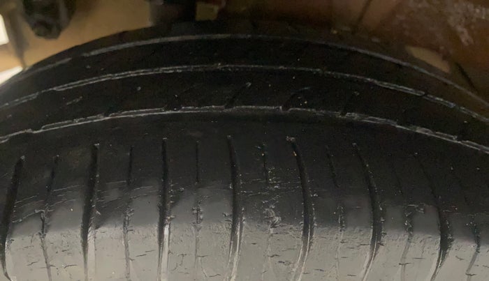 2016 Mahindra Kuv100 K8 D 6 STR, Diesel, Manual, 73,673 km, Right Rear Tyre Tread