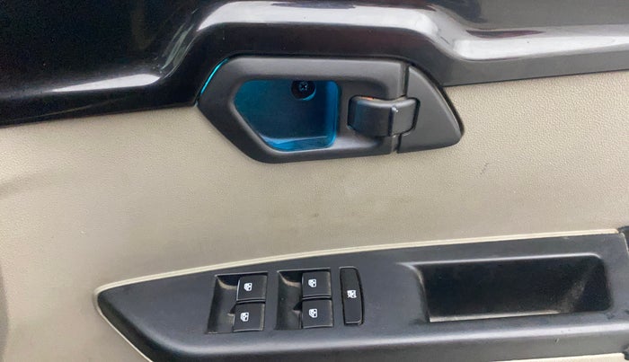 2016 Mahindra Kuv100 K8 D 6 STR, Diesel, Manual, 73,673 km, Driver Side Door Panels Control