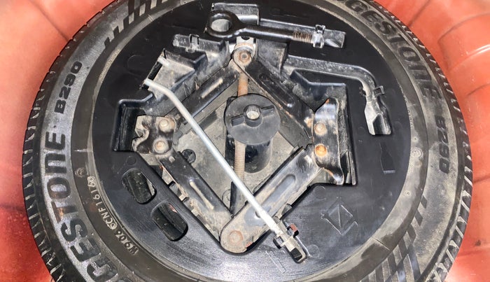 2016 Mahindra Kuv100 K8 D 6 STR, Diesel, Manual, 73,673 km, Spare Tyre