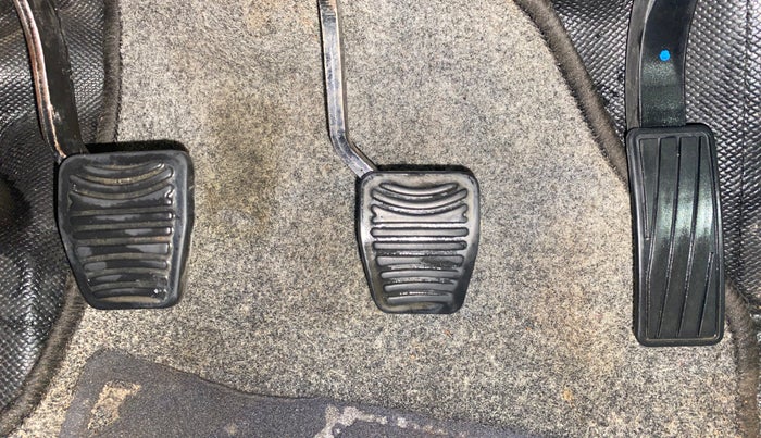 2016 Mahindra Kuv100 K8 D 6 STR, Diesel, Manual, 73,673 km, Pedals