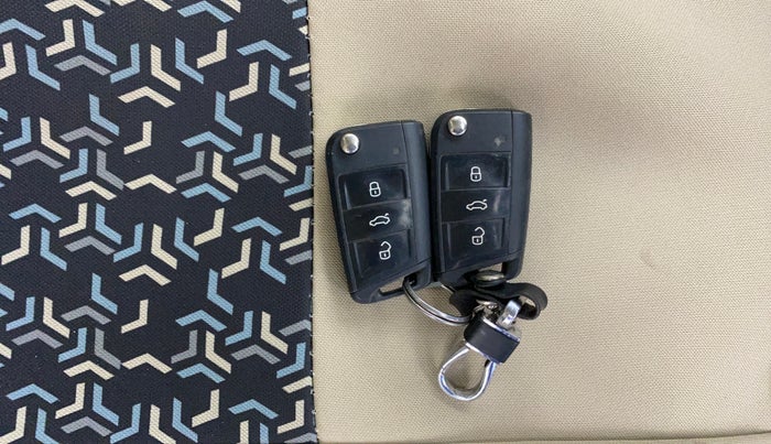 2022 Skoda SLAVIA ACTIVE 1.0L TSI MT, Petrol, Manual, 99,099 km, Key Close Up