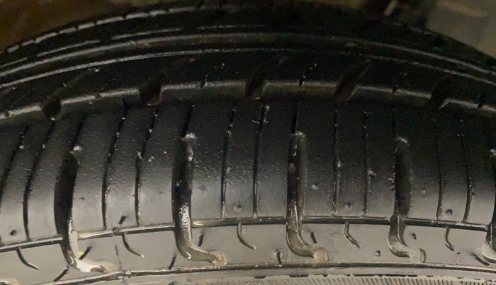 2019 Renault Kwid RXL, Petrol, Manual, 44,072 km, Right Front Tyre Tread