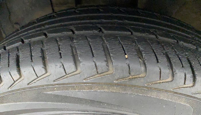 2016 Renault Kwid RXT 0.8, Petrol, Manual, 36,329 km, Left Front Tyre Tread