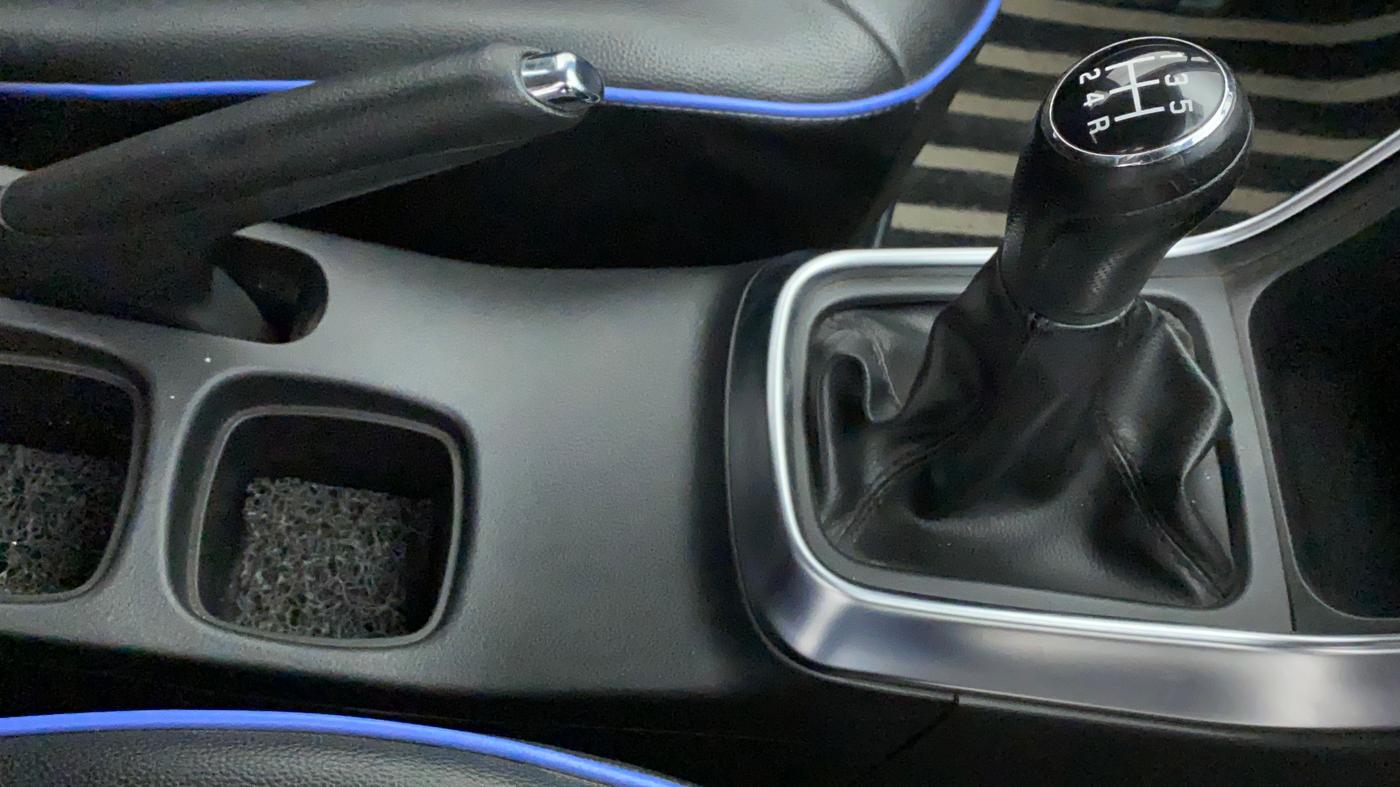 2018 Maruti S Cross ZETA 1.3, Diesel, Manual, 1,00,884 km, Gear Lever