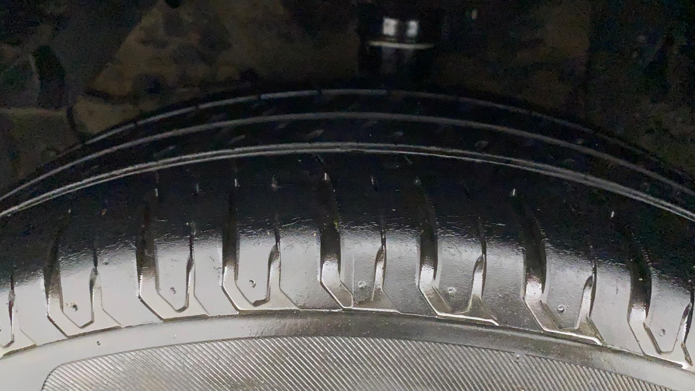 2018 Maruti S Cross ZETA 1.3, Diesel, Manual, 1,00,884 km, Left Front Tyre Tread