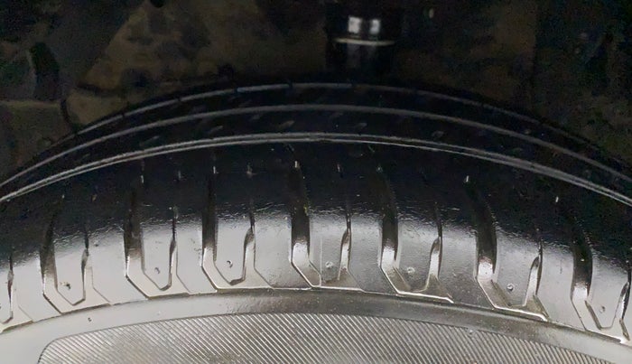 2018 Maruti S Cross ZETA 1.3, Diesel, Manual, 1,00,884 km, Left Front Tyre Tread