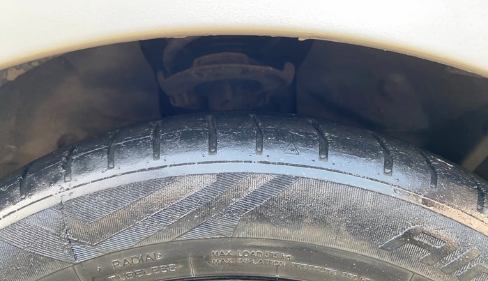 2019 Ford Figo Aspire TITANIUM 1.2 PETROL, Petrol, Manual, 52,267 km, Right Front Tyre Tread