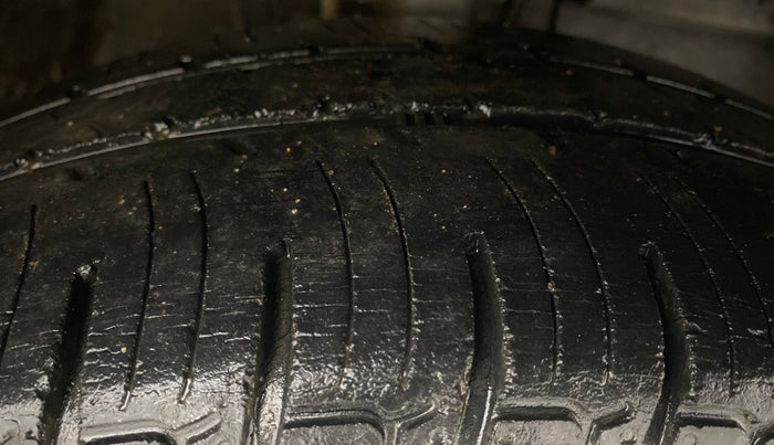 2017 Mahindra Kuv100 K4 PLUS D 6 STR, Diesel, Manual, 53,535 km, Right Front Tyre Tread