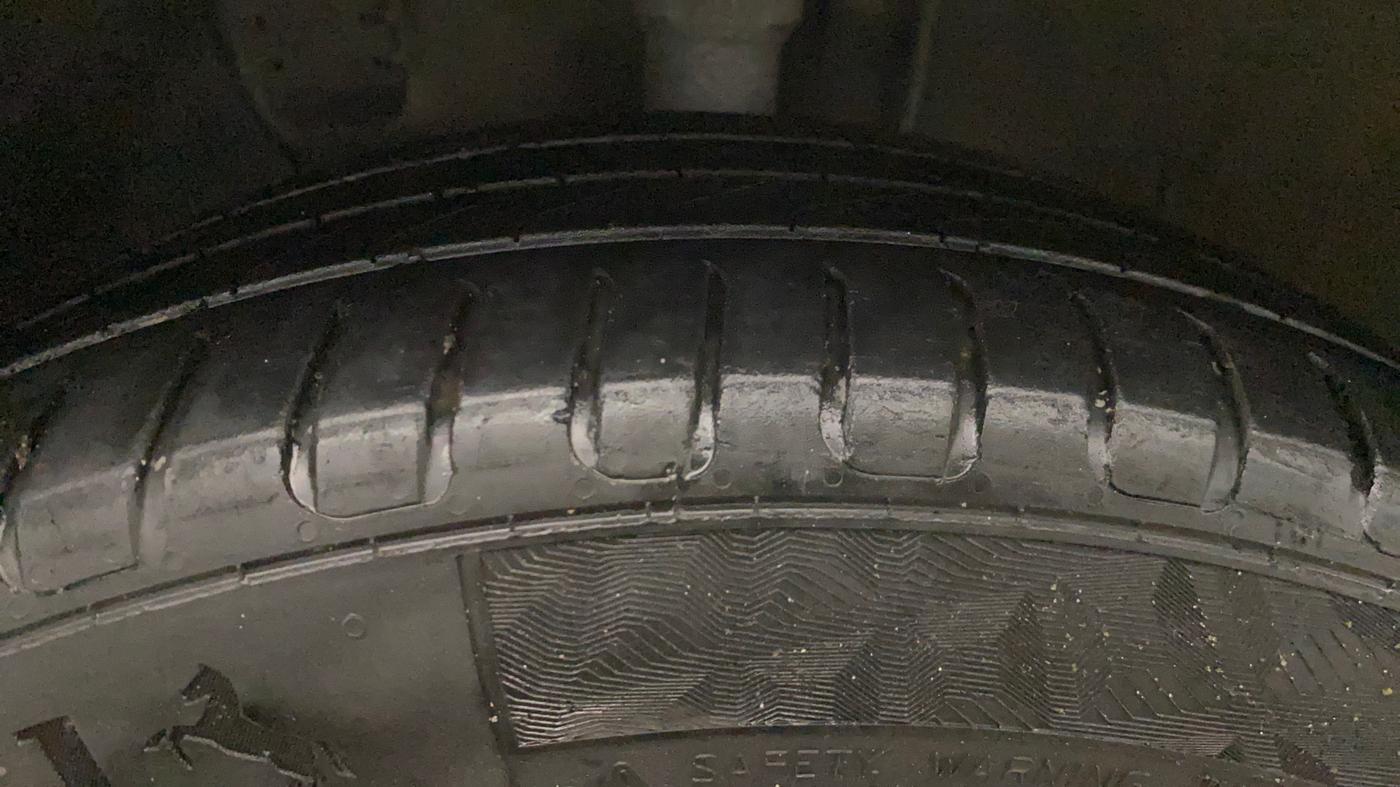 2021 Hyundai NEW I20 SPORTZ 1.0T GDI IMT, Petrol, Manual, 1,14,373 km, Left Front Tyre Tread