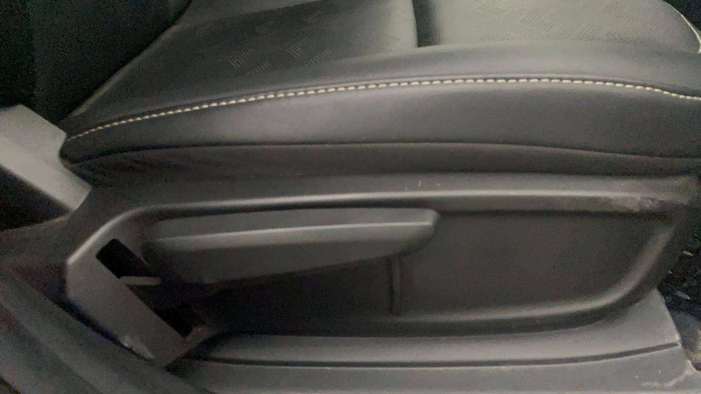 2021 Tata ALTROZ XZ PLUS PETROL, Petrol, Manual, 13,520 km, Driver Side Adjustment Panel
