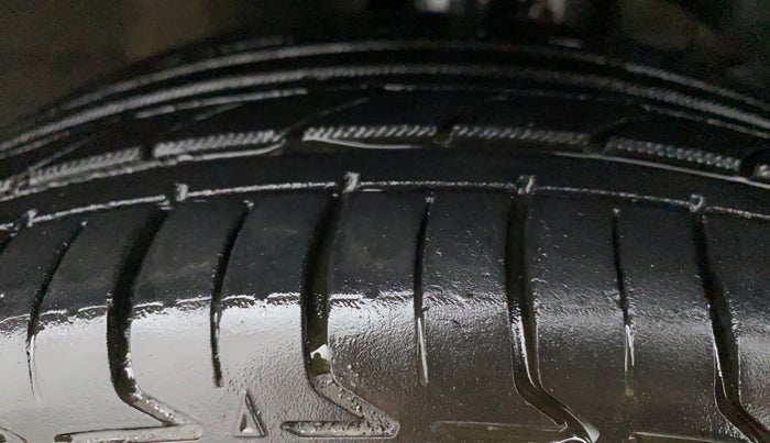 2016 Maruti Baleno ZETA PETROL 1.2, Petrol, Manual, 60,657 km, Right Front Tyre Tread