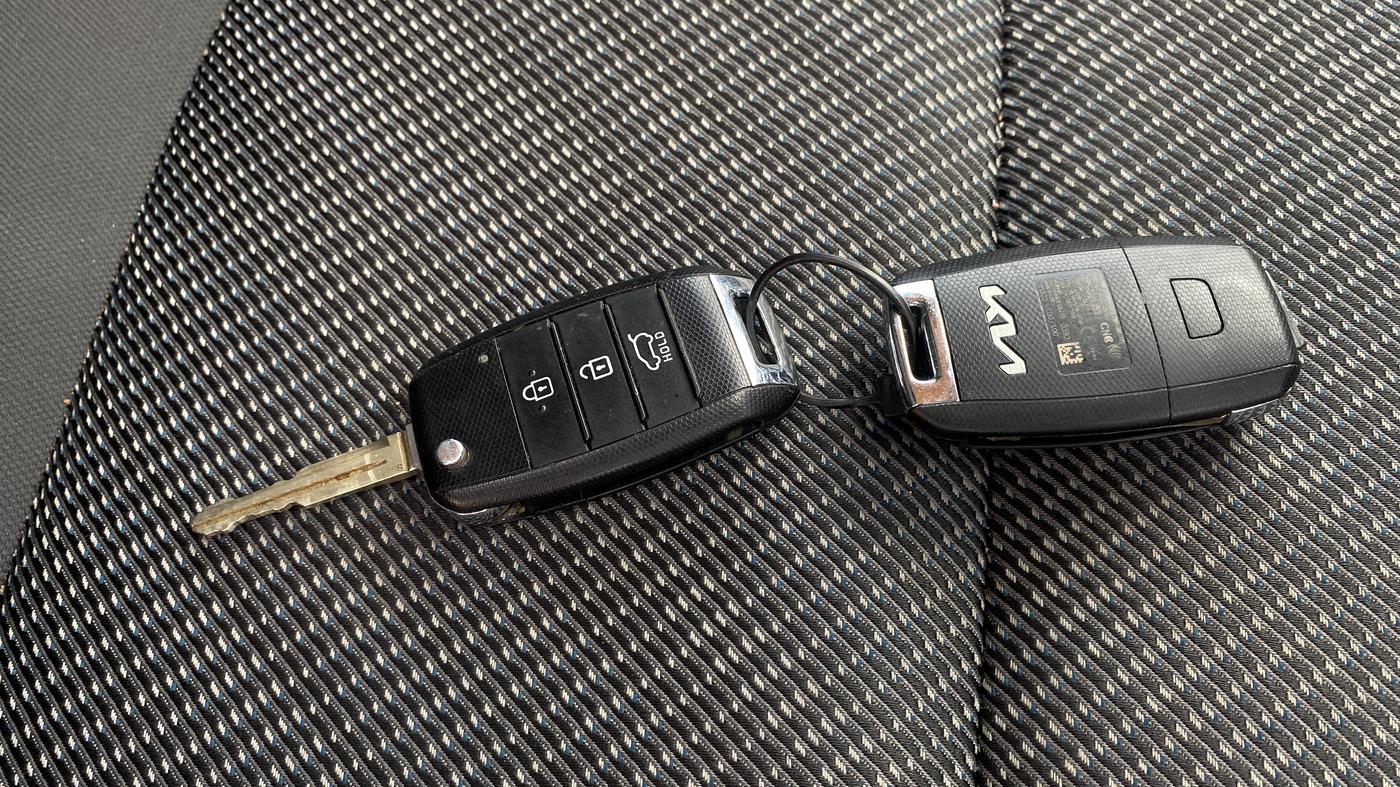 2022 KIA SELTOS HTE 1.5 PETROL, Petrol, Manual, 27,709 km, Key Close Up