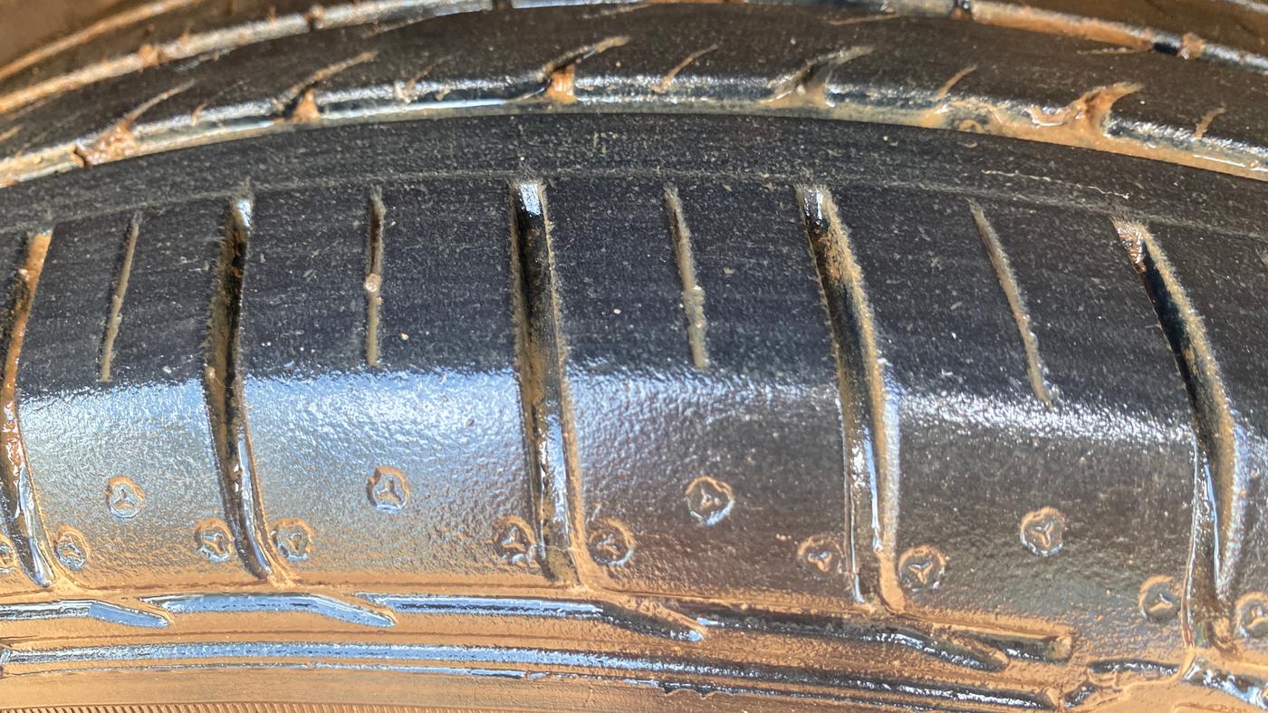 2022 KIA SELTOS HTE 1.5 PETROL, Petrol, Manual, 27,709 km, Right Front Tyre Tread