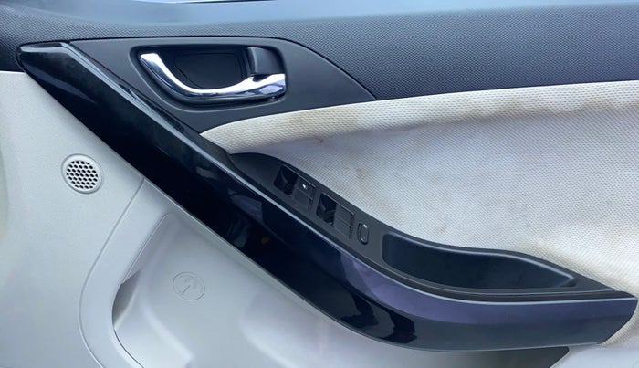 2020 Tata NEXON XZA PLUS SUNROOF DIESEL, Diesel, Automatic, 51,983 km, Driver Side Door Panels Control
