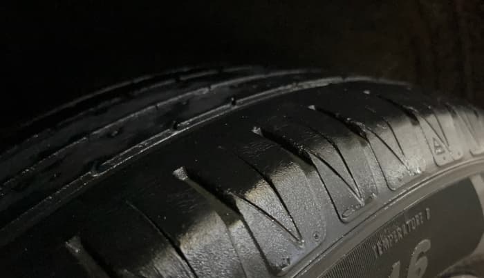 2020 Maruti Vitara Brezza ZXI AT SHVS, Petrol, Automatic, 44,683 km, Right Rear Tyre Tread