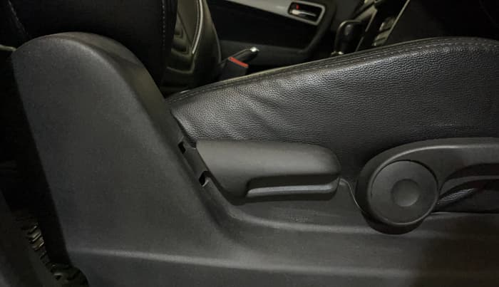 2020 Maruti Vitara Brezza ZXI AT SHVS, Petrol, Automatic, 44,683 km, Driver Side Adjustment Panel