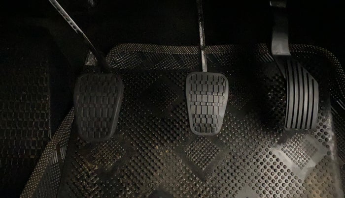 2022 Tata PUNCH PURE MT, Petrol, Manual, 53,407 km, Pedals