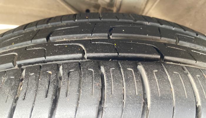 2020 Maruti Ertiga VXI CNG, CNG, Manual, 86,729 km, Left Front Tyre Tread