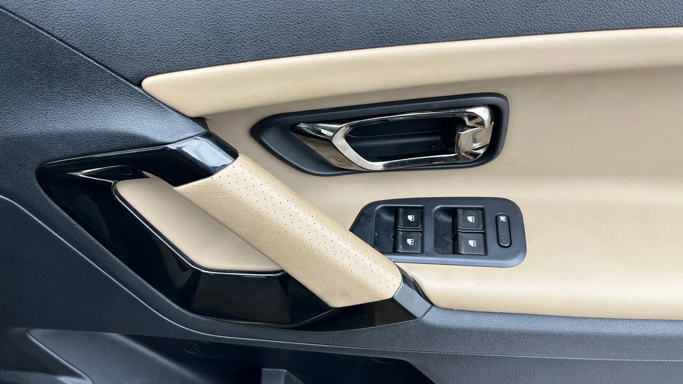2022 Tata Safari XZ PLUS KAZIRANGA, Diesel, Manual, 25,241 km, Driver Side Door Panels Control