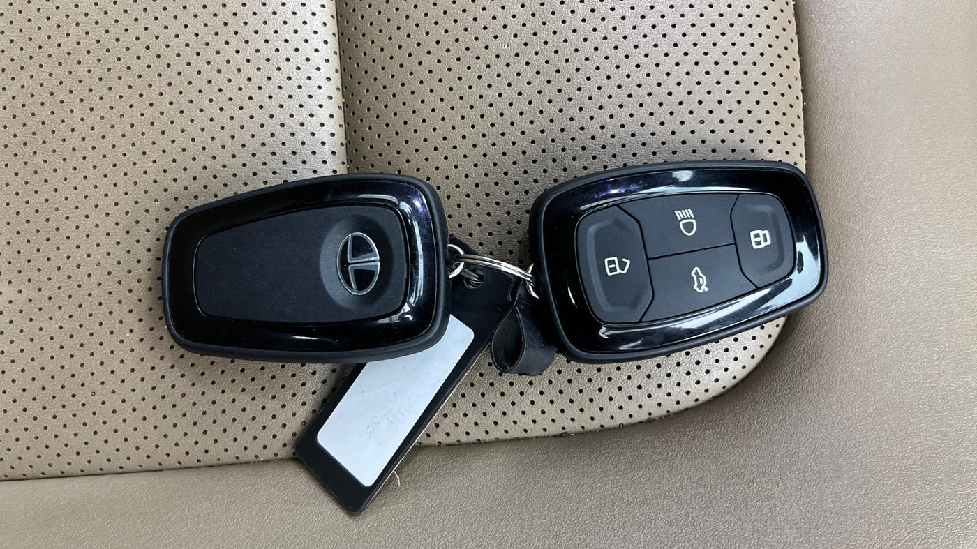 2022 Tata Safari XZ PLUS KAZIRANGA, Diesel, Manual, 25,241 km, Key Close Up