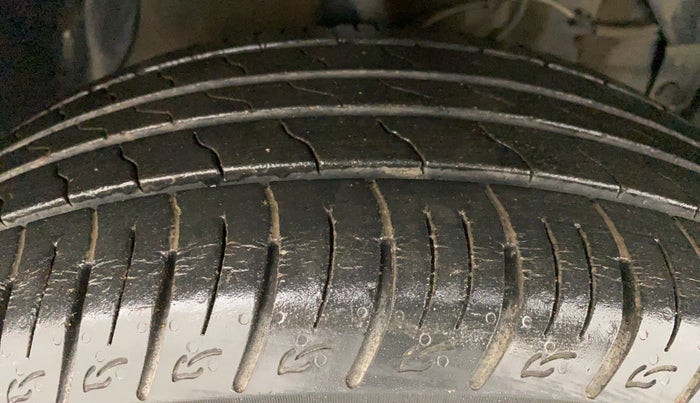 2018 Maruti Vitara Brezza ZDI, Diesel, Manual, 26,500 km, Right Front Tyre Tread