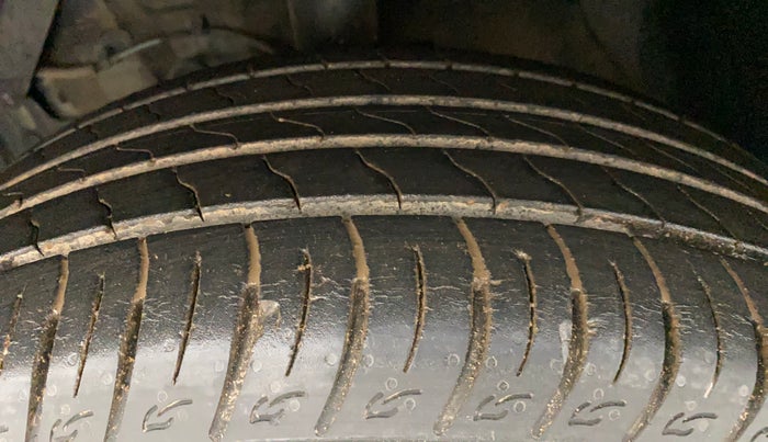 2018 Maruti Vitara Brezza ZDI, Diesel, Manual, 26,500 km, Left Front Tyre Tread