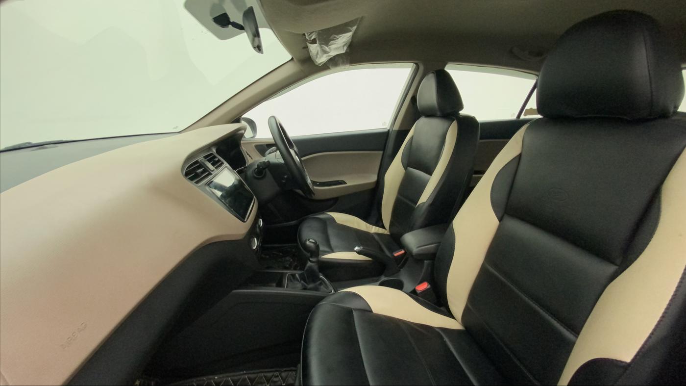 2018 Hyundai Elite i20 MAGNA EXECUTIVE 1.2, Petrol, Manual, 24,248 km, Right Side Front Door Cabin