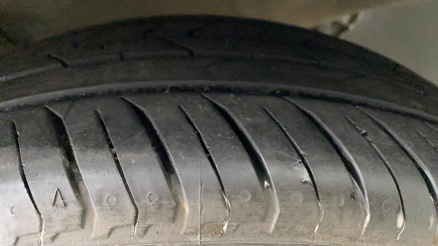2018 Hyundai Elite i20 MAGNA EXECUTIVE 1.2, Petrol, Manual, 24,248 km, Left Front Tyre Tread