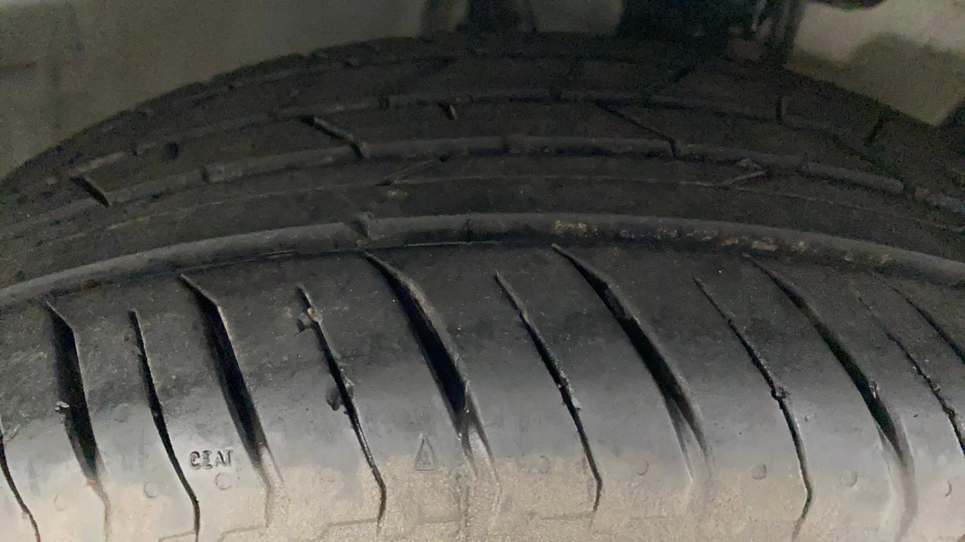 2018 Hyundai Elite i20 MAGNA EXECUTIVE 1.2, Petrol, Manual, 24,248 km, Right Front Tyre Tread