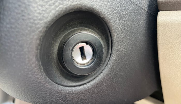 2013 Skoda Rapid ELEGANCE 1.6 MPI AT, CNG, Automatic, 82,117 km, Keyless Start/ Stop Button