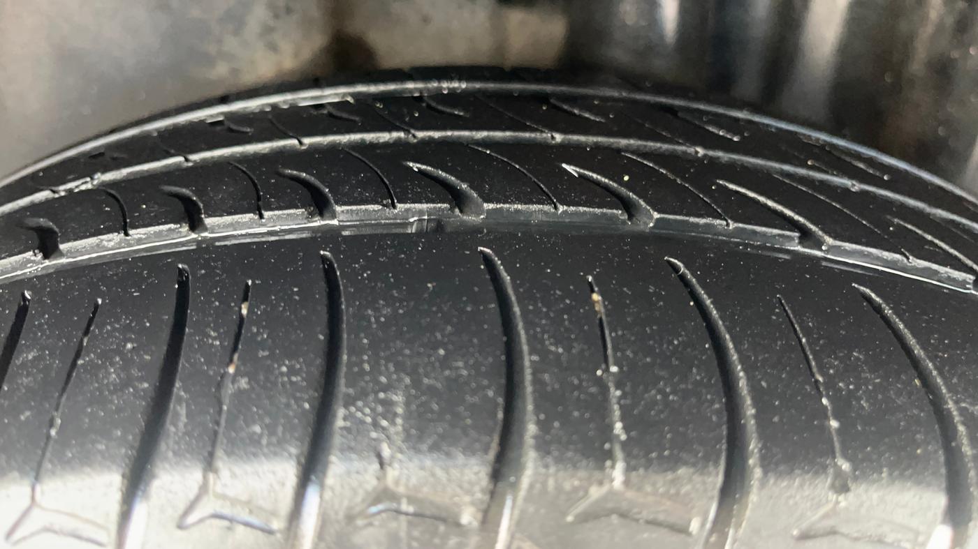 2013 Skoda Rapid ELEGANCE 1.6 MPI AT, CNG, Automatic, 82,148 km, Left Rear Tyre Tread