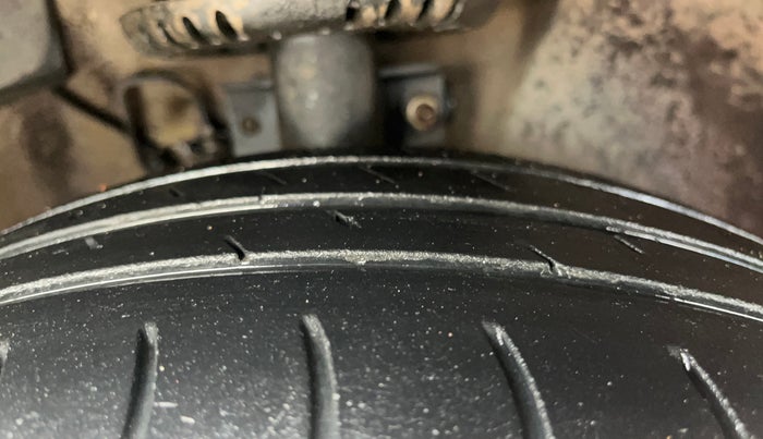 2013 Skoda Rapid ELEGANCE 1.6 MPI AT, CNG, Automatic, 82,117 km, Right Front Tyre Tread