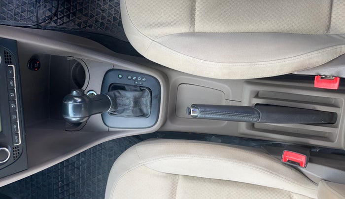 2013 Skoda Rapid ELEGANCE 1.6 MPI AT, CNG, Automatic, 82,117 km, Gear Lever