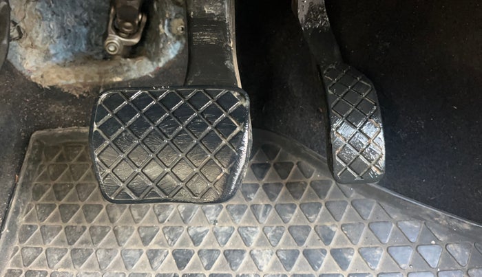 2013 Skoda Rapid ELEGANCE 1.6 MPI AT, CNG, Automatic, 82,117 km, Pedals